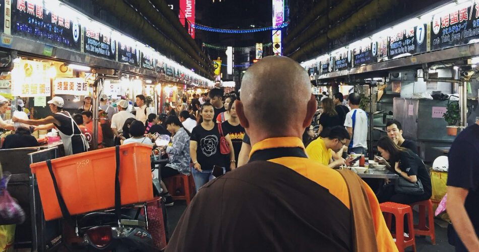 Vibrant Miaokou night market